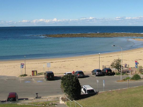 Toowoon Beach View 3br Villa 4 just steps to beach, Central Coast